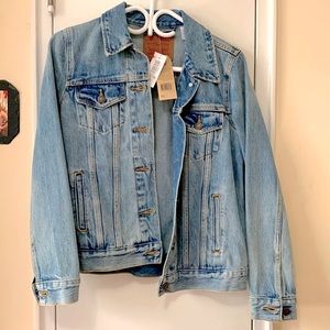 NWT Levi’s Jean Jacket, Size Small